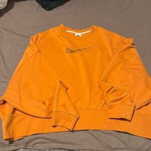 women’s cropped nike sweatshirt